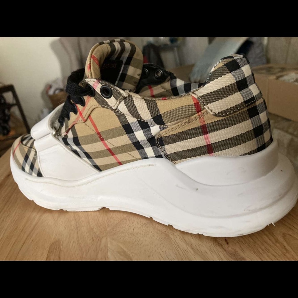 Burberry vintage shoes